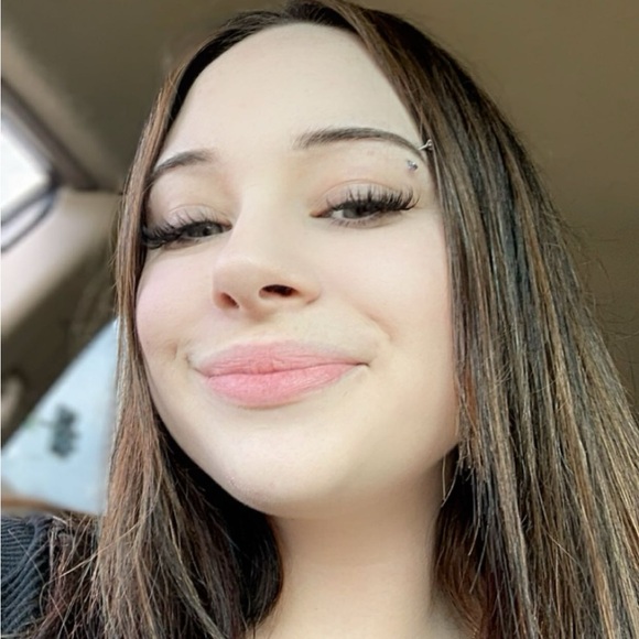 Meet your Posher, Kasandra - Picture 1 of 2